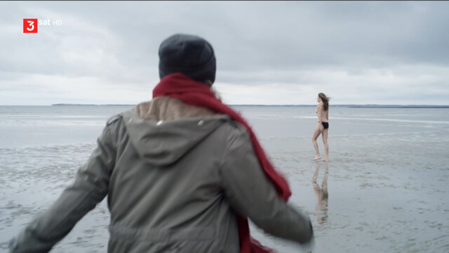Patricia Aulitzky nude – Engel unter Wasser (2014)