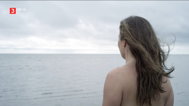 Patricia Aulitzky nude – Engel unter Wasser (2014)