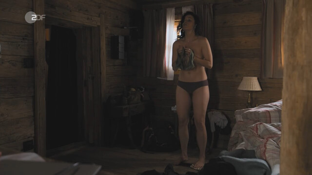 Maxine Kazis sexy – Der Bergdoktor s16e02 (2022)