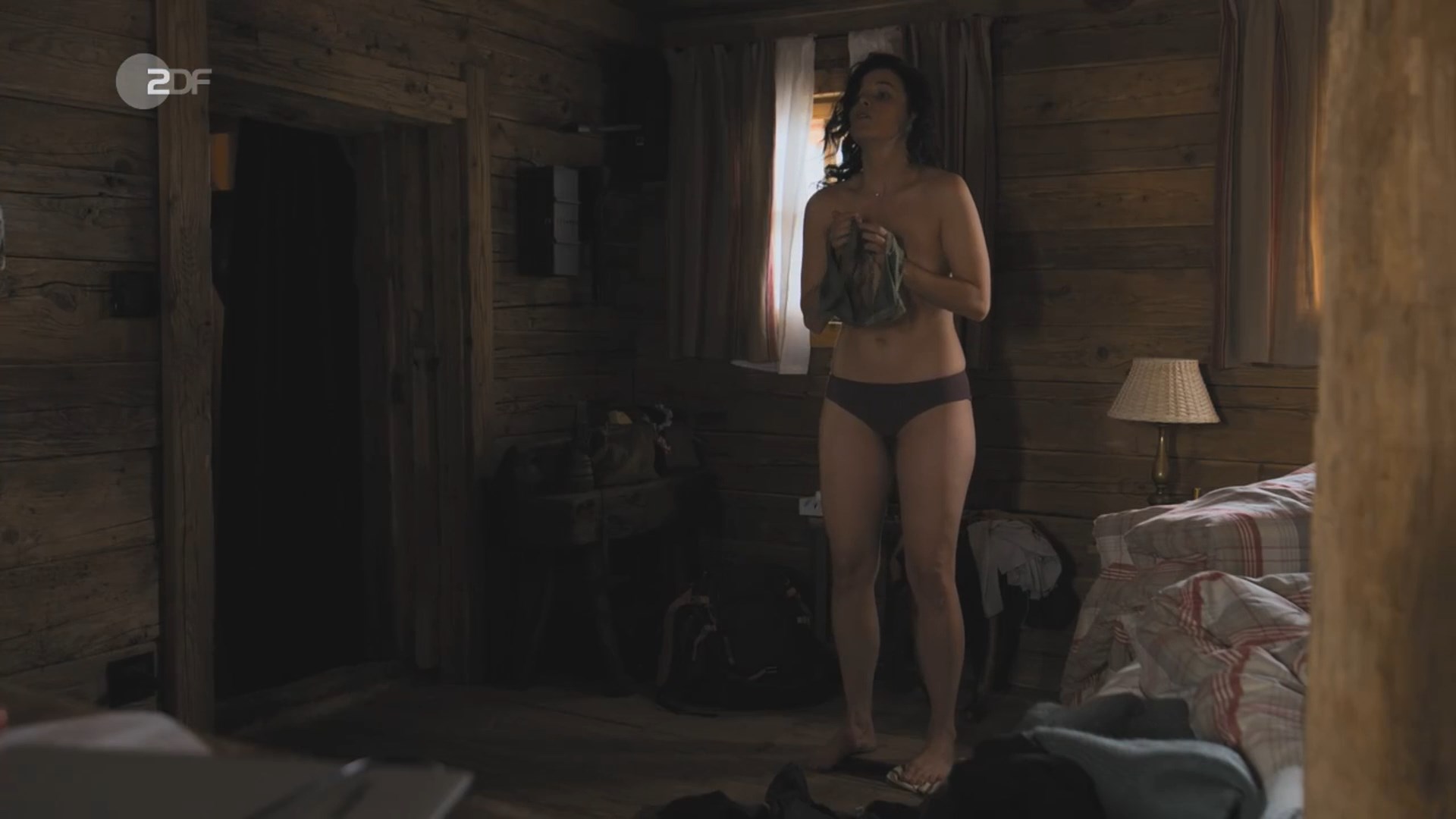 Maxine Kazis sexy – Der Bergdoktor s16e02 (2022)