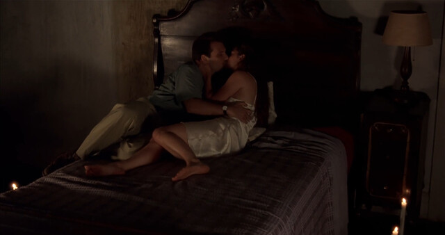 Robin Tunney sexy – Julian Po (1997)