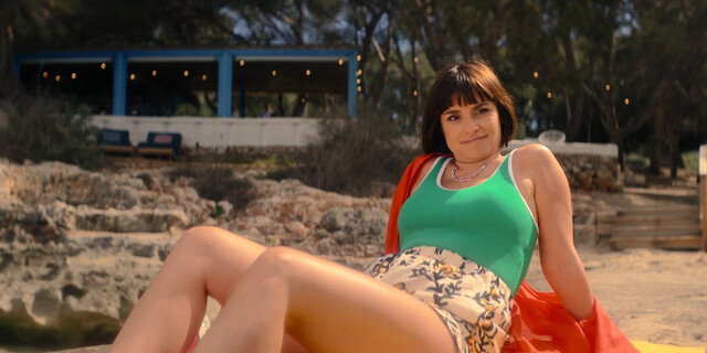 Esther Smith sexy – Trying s04e07 (2024)