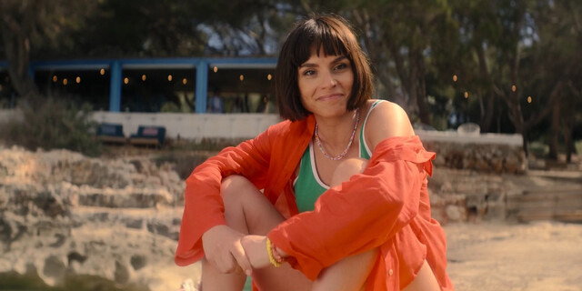 Esther Smith sexy – Trying s04e07 (2024)