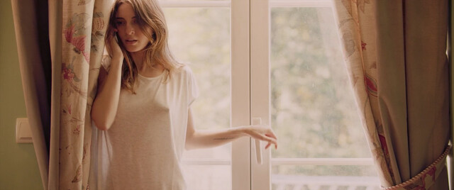 María Valverde sexy – It's Now or Never (Ahora o nunca) (2015)