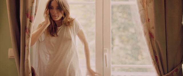 María Valverde sexy – It's Now or Never (Ahora o nunca) (2015)