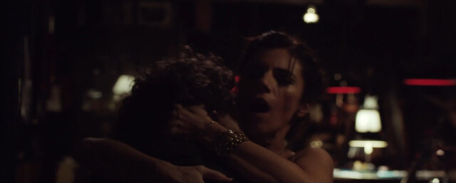 Maribel Verdú sexy – No Kids (Sin hijos) (2015)
