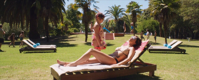 Maribel Verdú sexy – No Kids (Sin hijos) (2015)