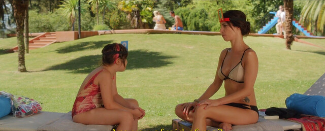Maribel Verdú sexy – No Kids (Sin hijos) (2015)