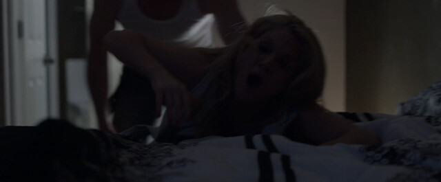 Tara Buck sexy – Great Plains (A Mother's Escape) (2016)