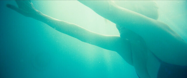 Annette Bening sexy – Poolman (2023)