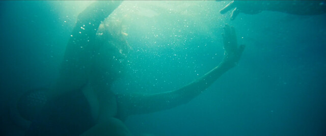 Annette Bening sexy – Poolman (2023)