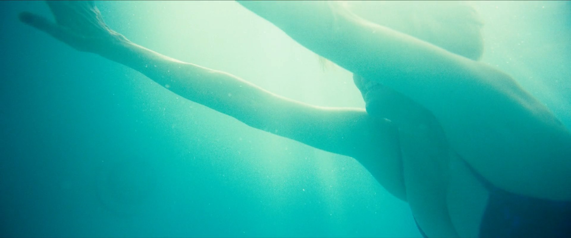 Annette Bening sexy – Poolman (2023)