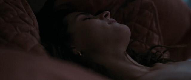 Adria Arjona sexy – Hit Man (2023)