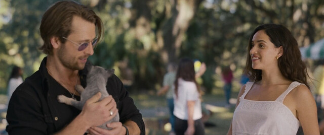 Adria Arjona sexy – Hit Man (2023)