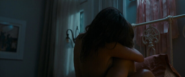 Adria Arjona sexy – Hit Man (2023)