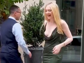 Dakota Fanning sexy – Deep cleavage in a sleek green dress (2024)