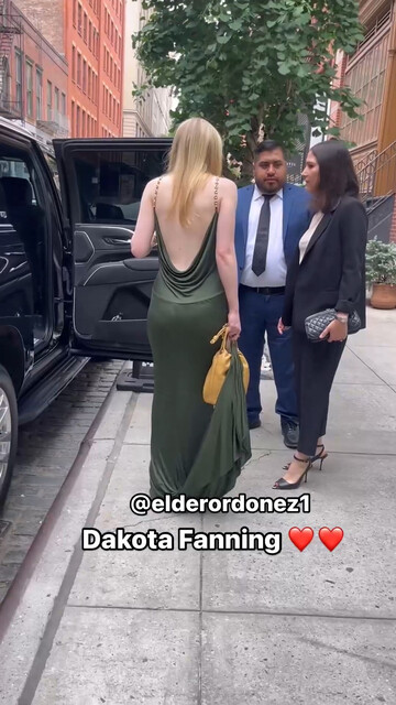 Dakota Fanning sexy – Deep cleavage in a sleek green dress (2024)