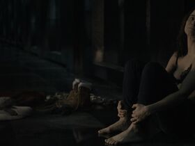 Alice Braga sexy – Dark Matter s01e05 (2024)