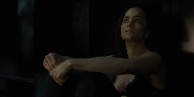 Alice Braga sexy – Dark Matter s01e05 (2024)