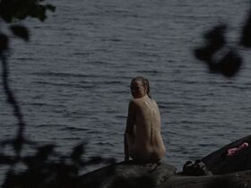 Renate Reinsve nude – Håndtering av udøde (Handling the Undead) (2024)