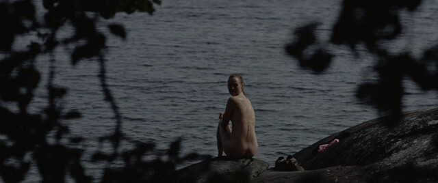 Renate Reinsve nude – Håndtering av udøde (Handling the Undead) (2024)