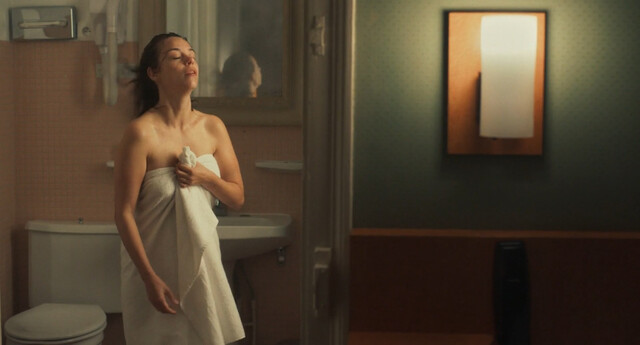 Salomé Dewaels sexy – Sous le vent des Marquises (2024)