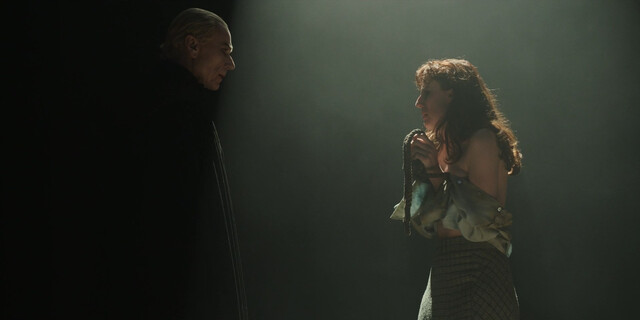 Sinéad Phelps sexy – Interview with the Vampire s02e02 (2024)