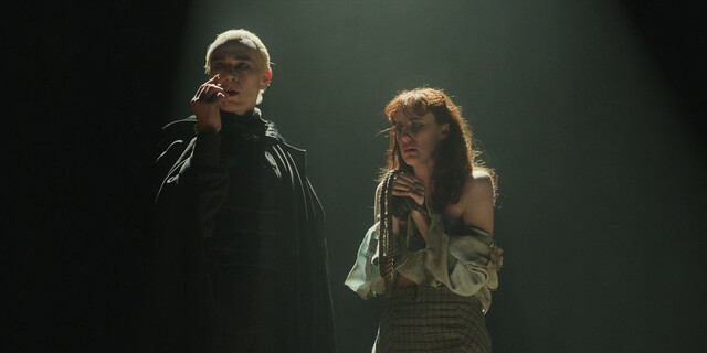 Sinéad Phelps sexy – Interview with the Vampire s02e02 (2024)