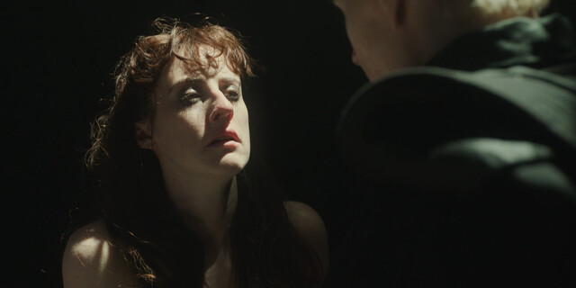 Sinéad Phelps sexy – Interview with the Vampire s02e02 (2024)