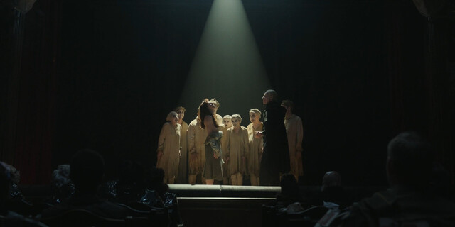 Sinéad Phelps sexy – Interview with the Vampire s02e02 (2024)