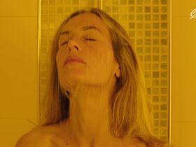 Cecile de France sexy – In Harmony (En équilibre) (2015)