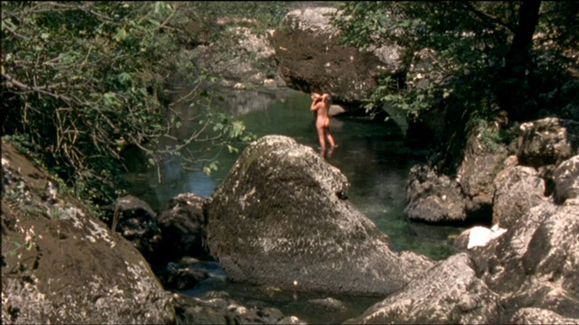 Cecile de France nude – Every Night (Toutes les nuits) (2001)