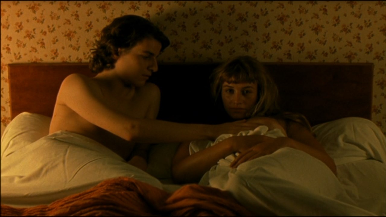 Cecile de France nude – Every Night (Toutes les nuits) (2001)