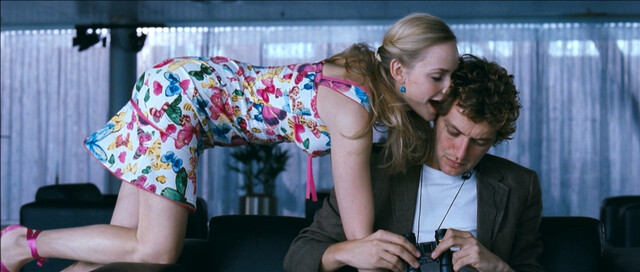 Bracha van Doesburgh nude – Vet hard (2005)