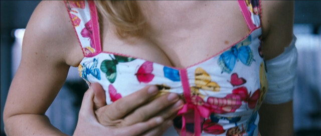 Bracha van Doesburgh nude – Vet hard (2005)