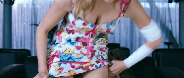 Bracha van Doesburgh nude – Vet hard (2005)