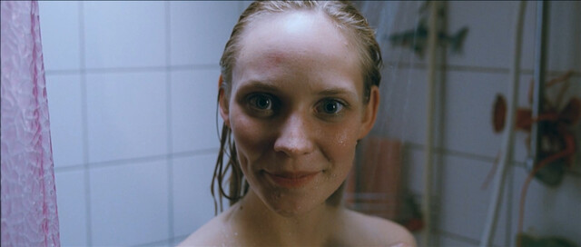 Bracha van Doesburgh nude – Vet hard (2005)