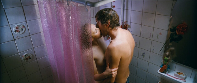 Bracha van Doesburgh nude – Vet hard (2005)