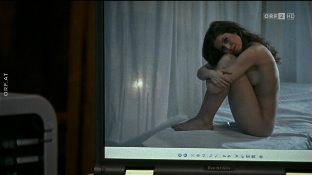 Nora Heschl nude – Oben ohne s01e04 (2006)