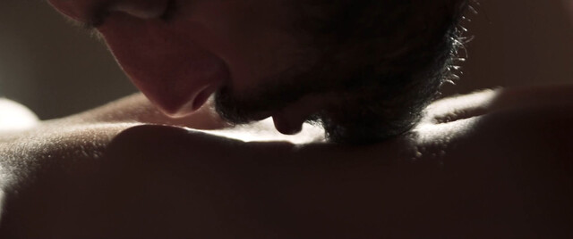 Elena Martínez sexy – Devoción (2023)