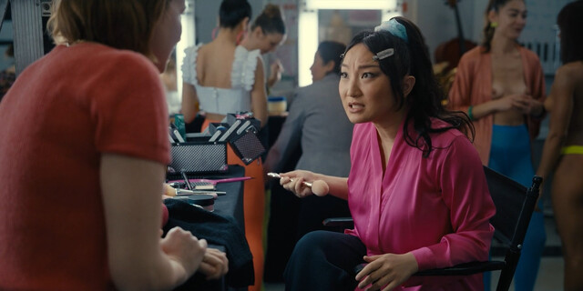 Poppy Liu sexy – Hacks s03e03 (2024)