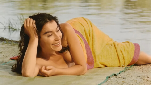 Meda Andreea Victor nude – The Trip - Excursia (Insula) (2021-2022)