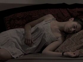 Florie Auclerc sexy – Alice (2011)