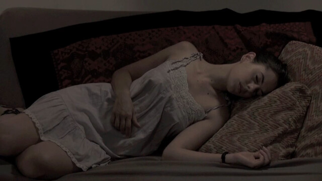 Florie Auclerc sexy – Alice (2011)