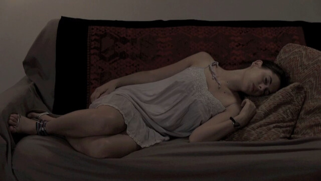 Florie Auclerc sexy – Alice (2011)