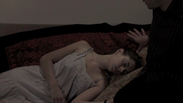 Florie Auclerc sexy – Alice (2011)