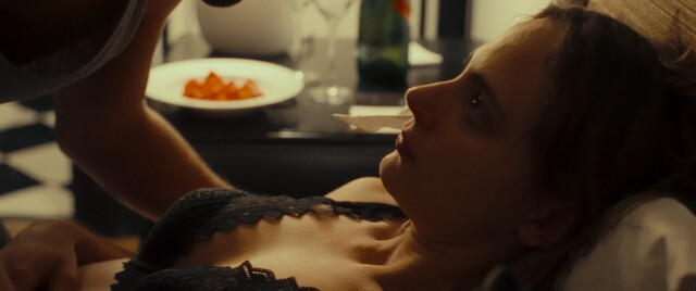 Nora Arnezeder nude – L'enfant du paradis (2022)