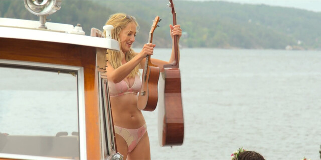 Fanny Klefelt sexy – Midtsommernatt s01e01 (2024)