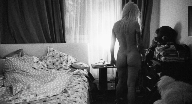 Ilinca Manolache nude – Do Not Expect Too Much from the End of the World (Nu astepta prea mult de la sfârsitul lumii) (2023)