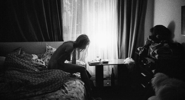 Ilinca Manolache nude – Do Not Expect Too Much from the End of the World (Nu astepta prea mult de la sfârsitul lumii) (2023)